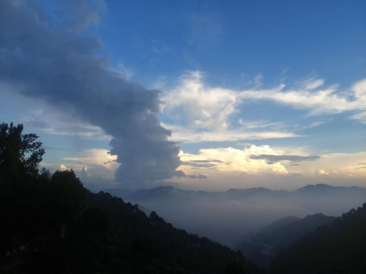 Oren Kasauli Hotel Exterior photo