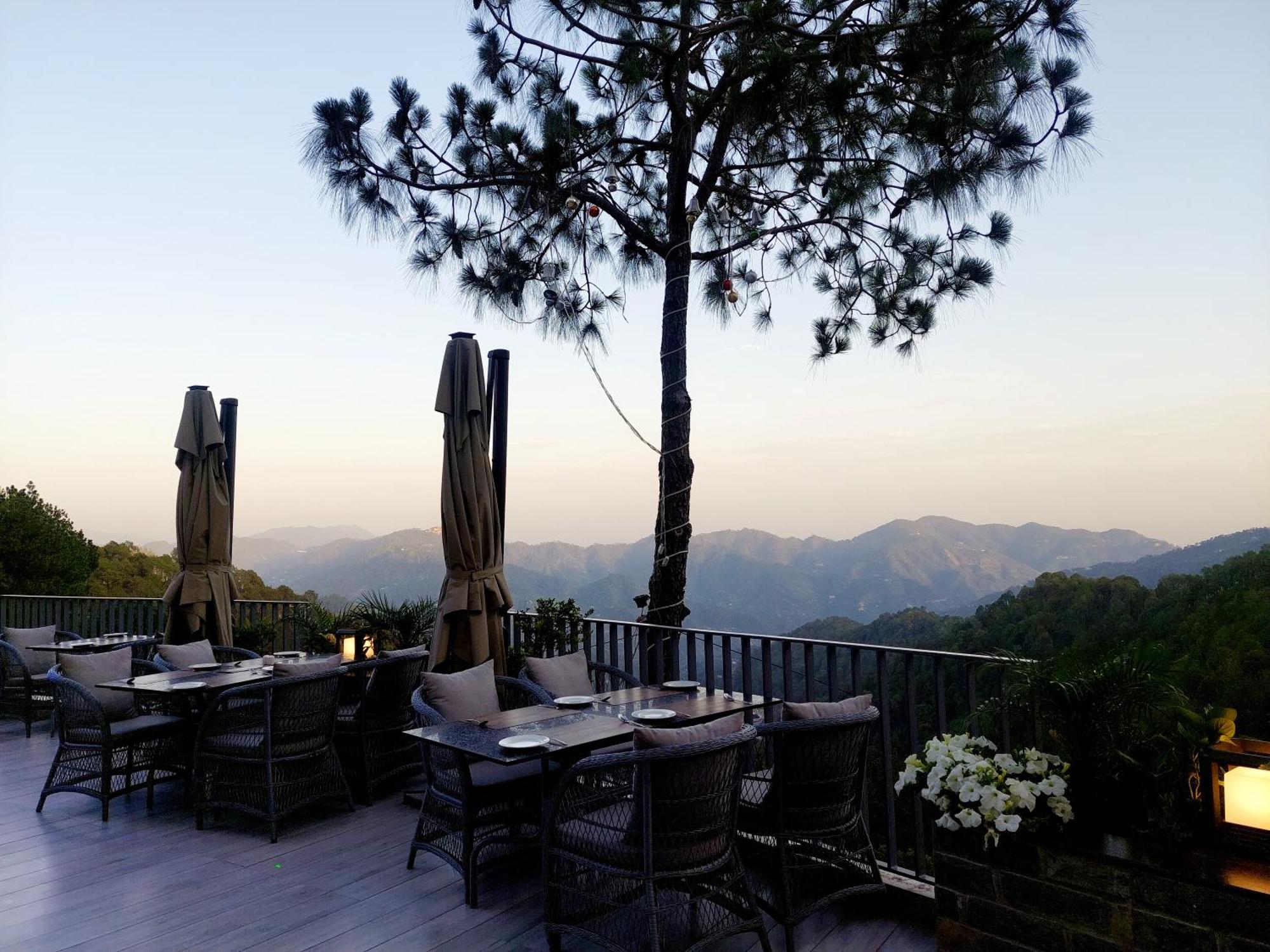 Oren Kasauli Hotel Exterior photo