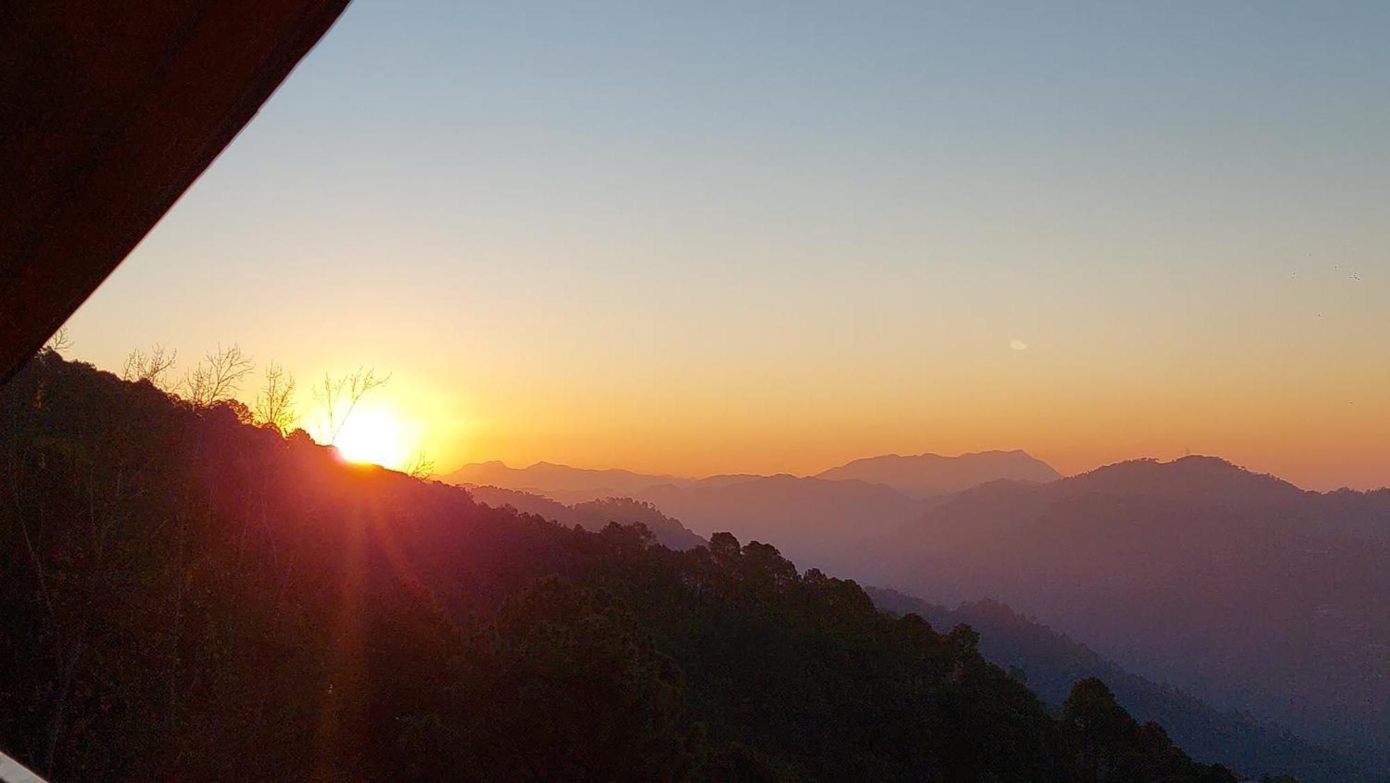 Oren Kasauli Hotel Exterior photo