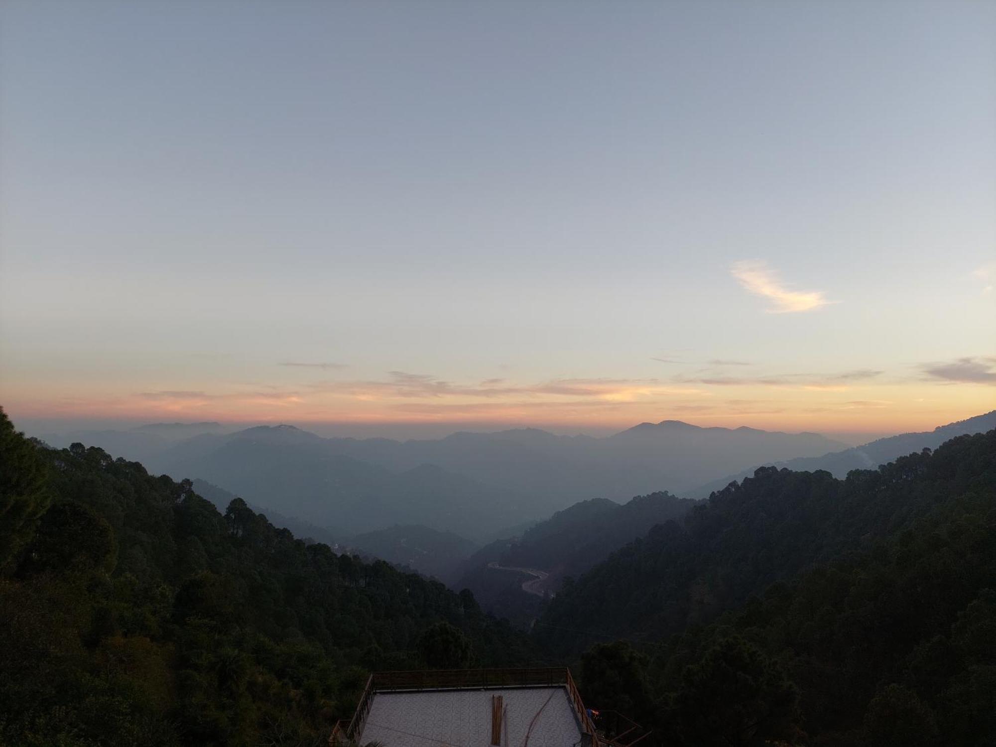 Oren Kasauli Hotel Exterior photo