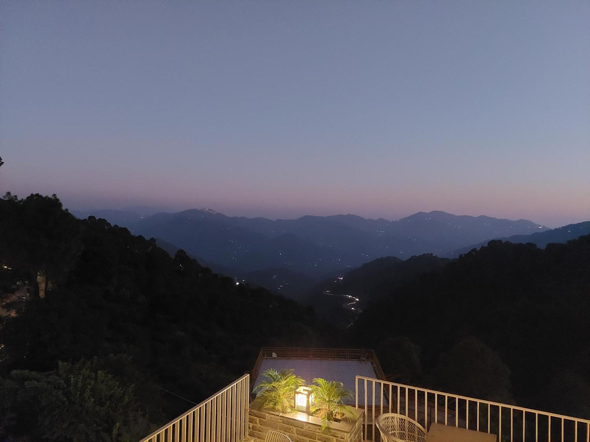 Oren Kasauli Hotel Exterior photo