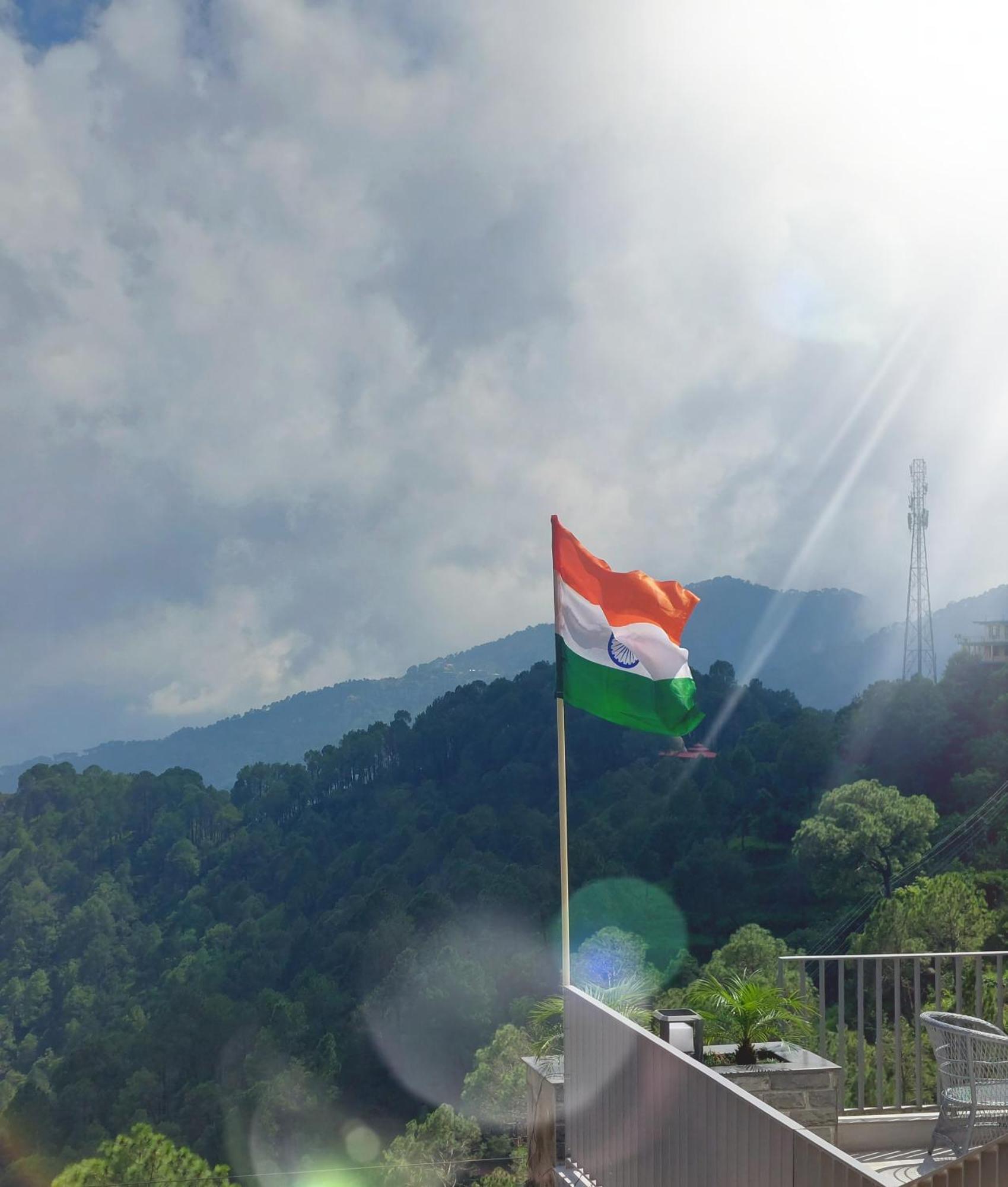 Oren Kasauli Hotel Exterior photo