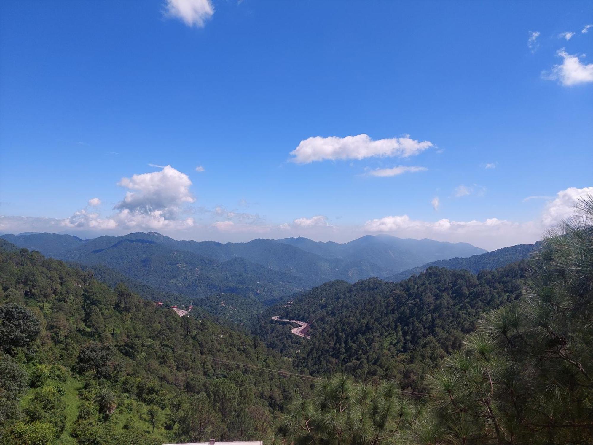 Oren Kasauli Hotel Exterior photo