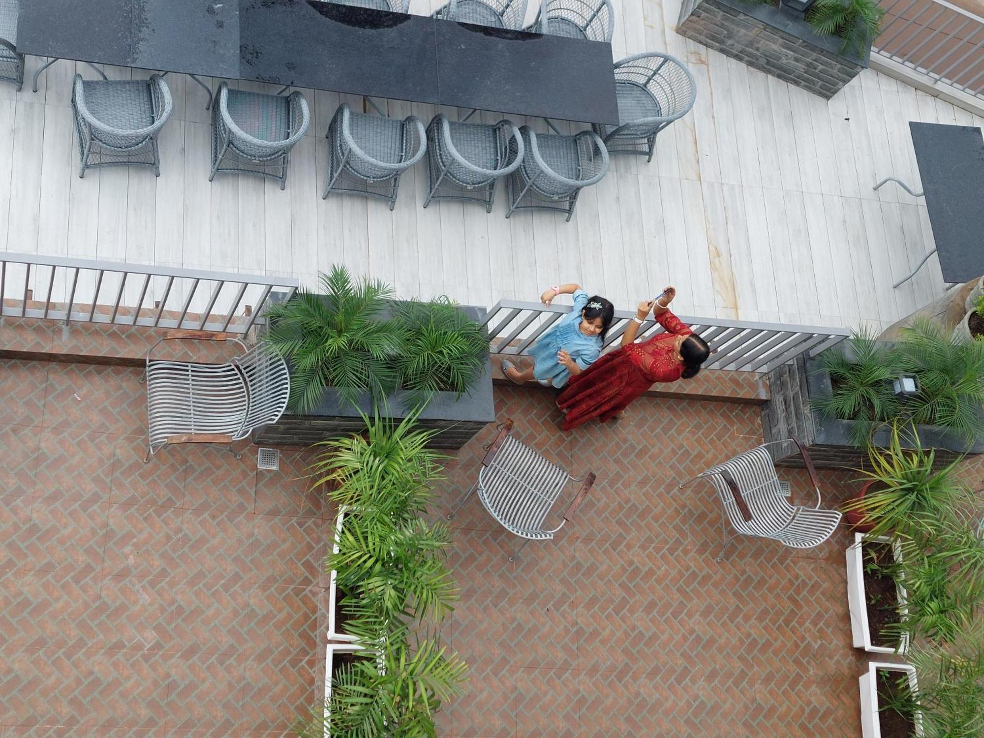 Oren Kasauli Hotel Exterior photo