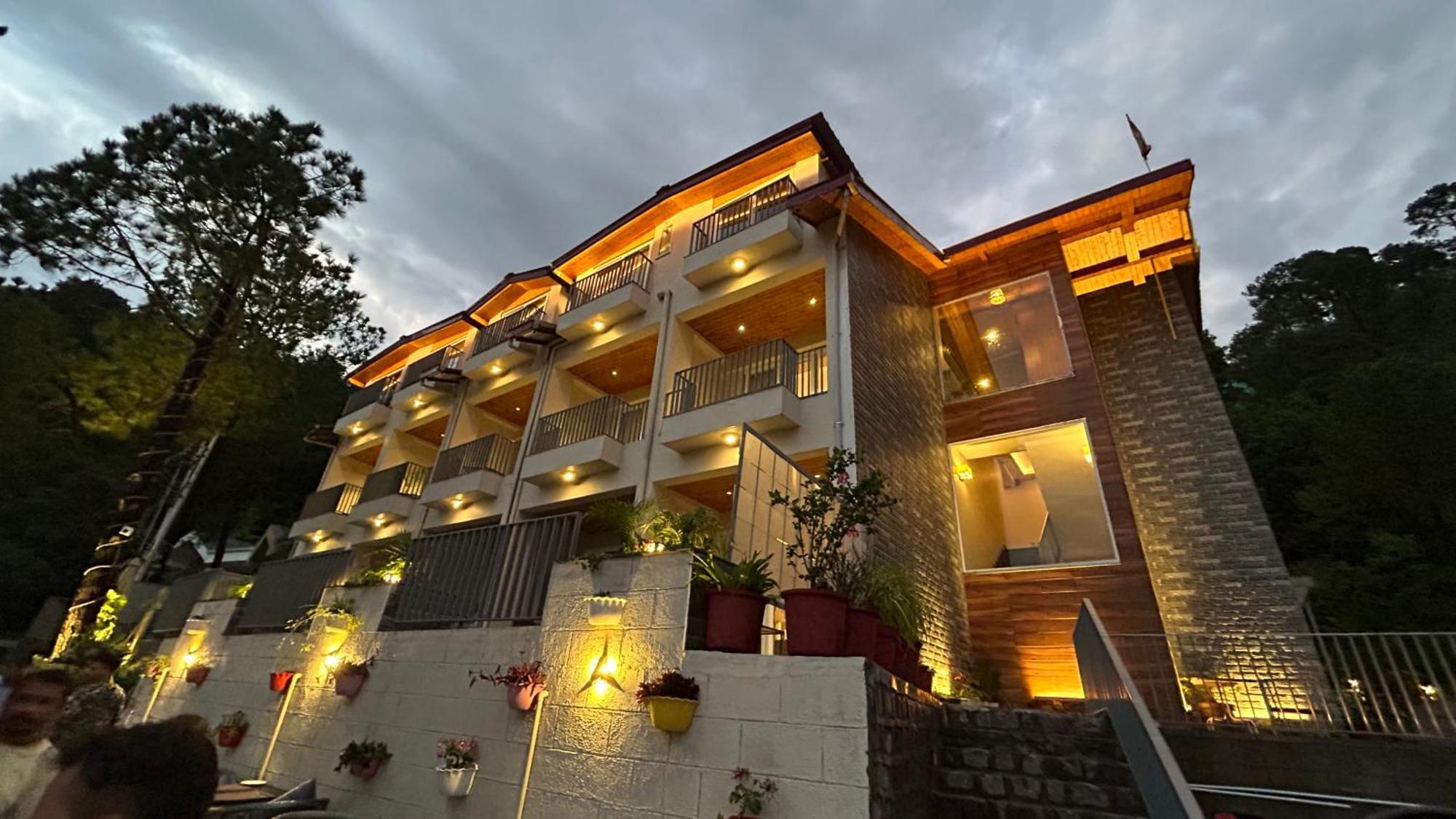 Oren Kasauli Hotel Exterior photo