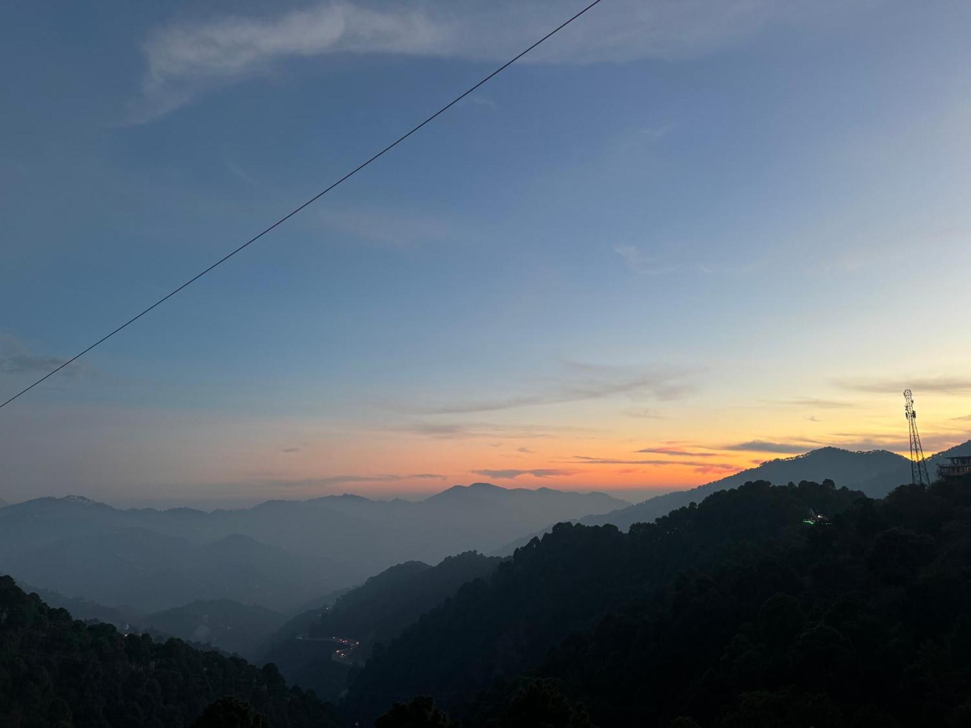 Oren Kasauli Hotel Exterior photo