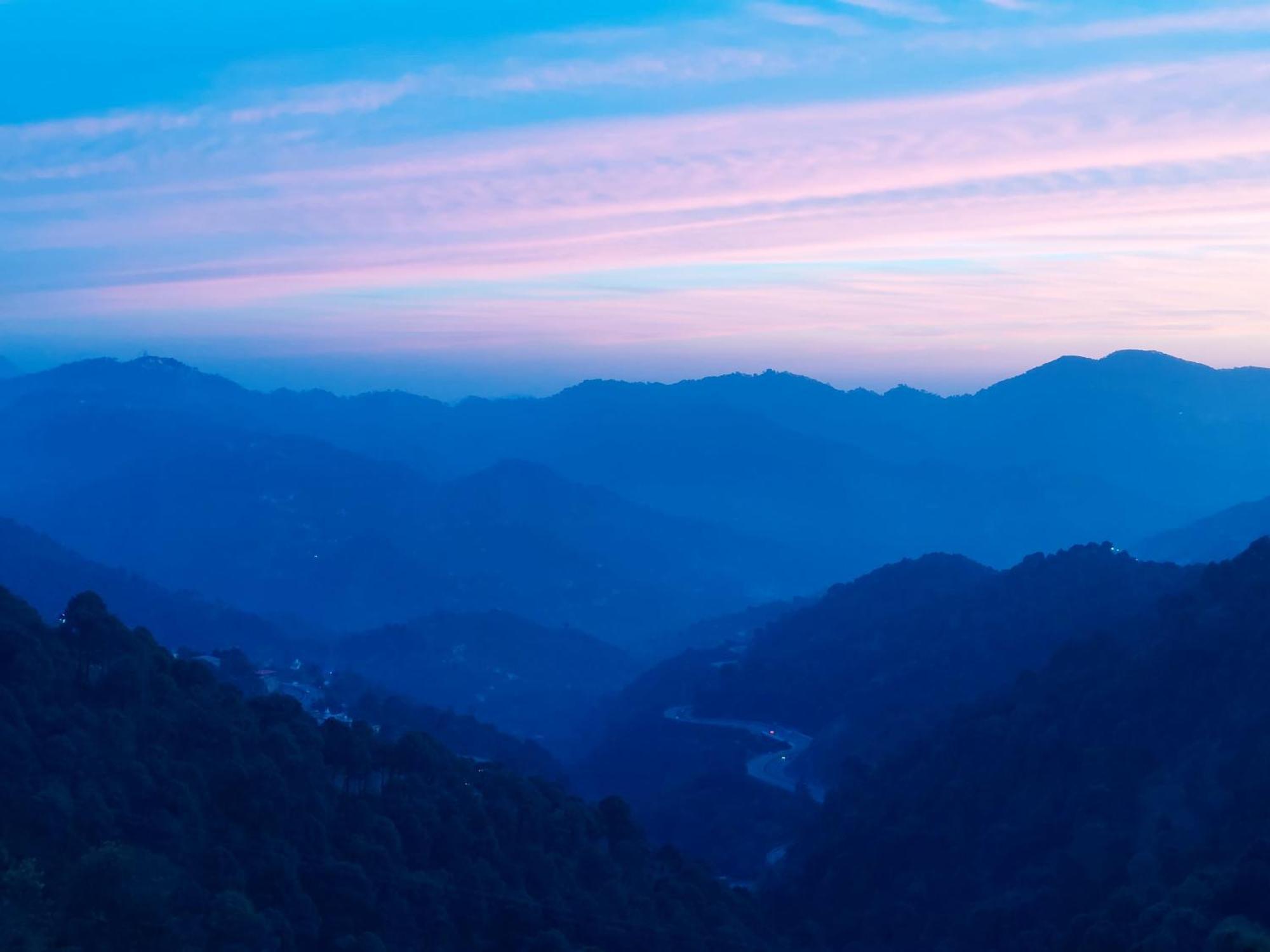 Oren Kasauli Hotel Exterior photo