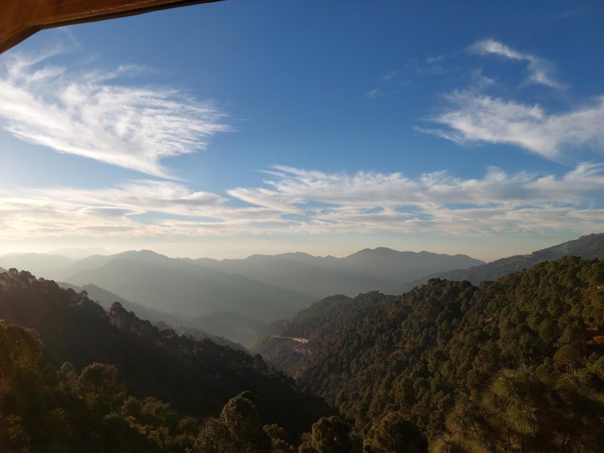 Oren Kasauli Hotel Exterior photo